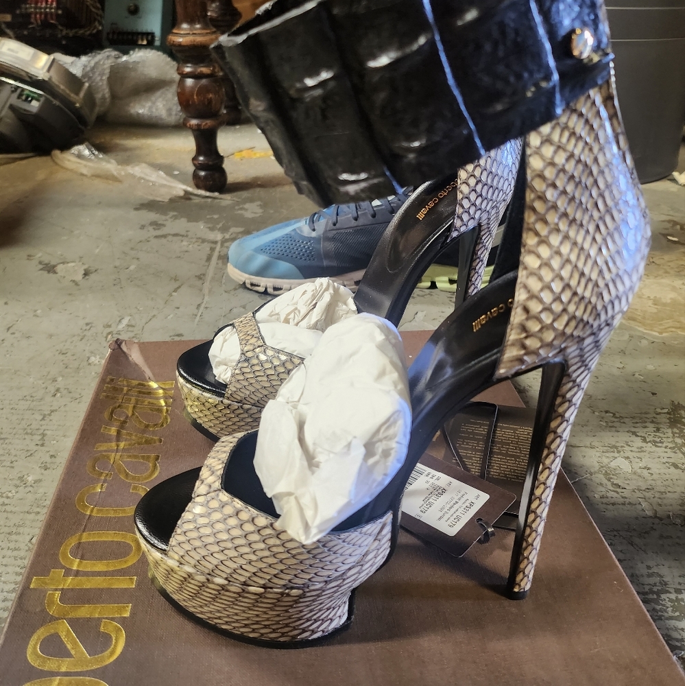 ROBERTO CAVALLILadies Leather And Cobra Nile Crocodile Platform Sandals, size 39